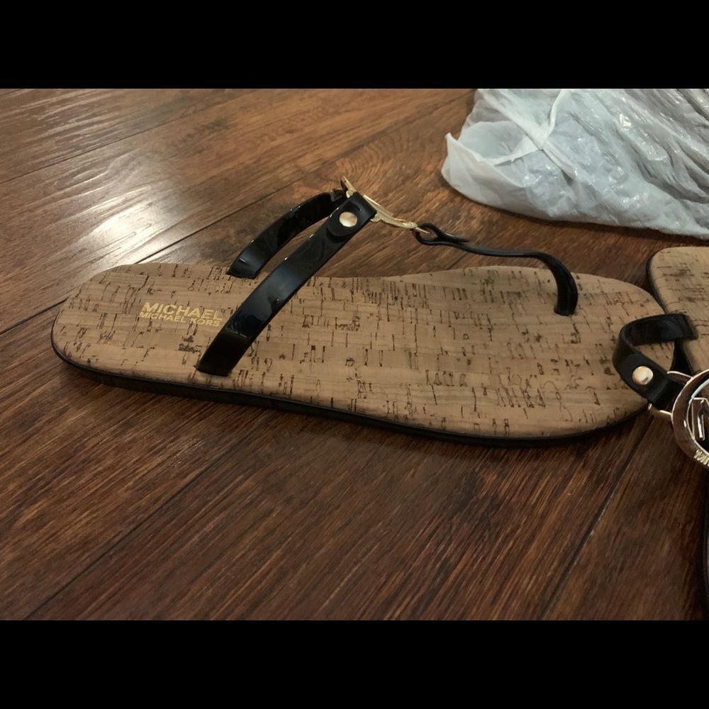 Michael Kors slip on sandal - Picture 3 of 3